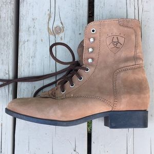 Ariat lace up 6.5 tan boot
